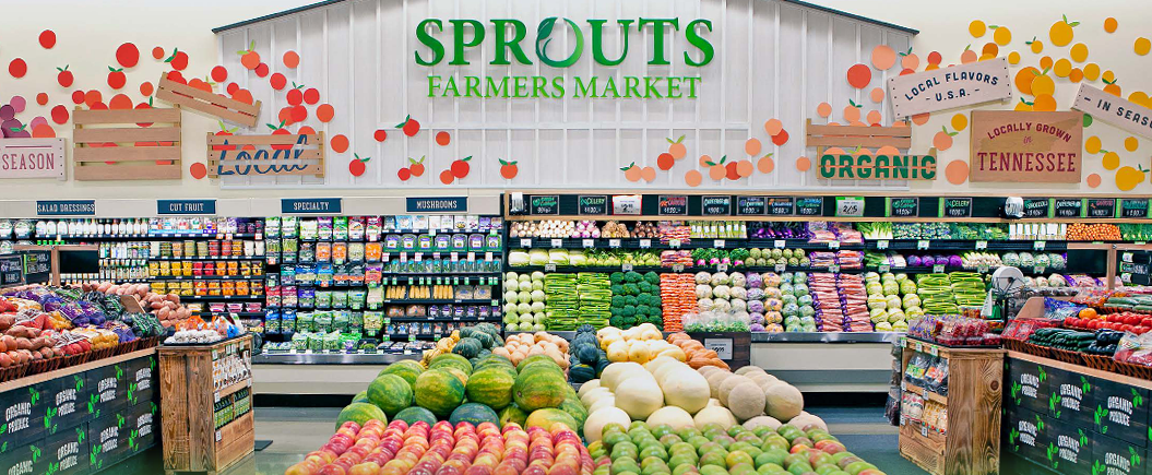 Sección de productos del mercado de brotes/tienda con fruta