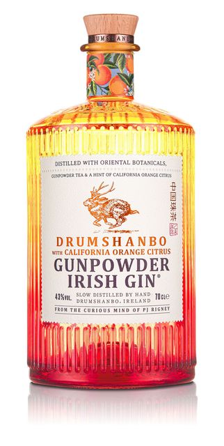 Ginebra irlandesa Drumshanbo Gunpowder con cítricos de naranja de California, PVP 39,95 €, disponible en todo el país